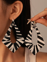 BLACK WHITE
