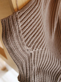 Casual High-Neck Sleeveless Knitwear